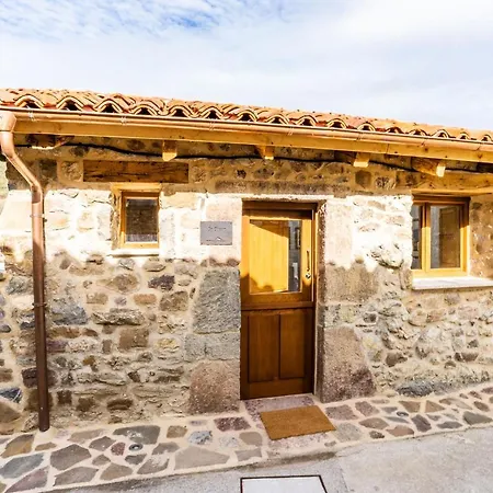 Terra Ecoturismo Casa La Cueva * La Focella
